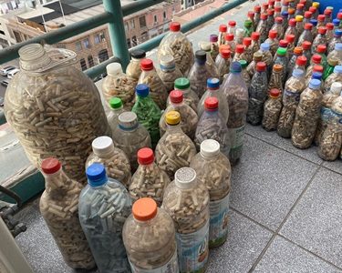 Lanzan campaña “Sin colilla, sin huella” en Tarapacá. Para sumarse hay que recolectarlas en botellas plásticas para reciclaje
