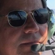 Esposa e hijos de piloto fallecido en accidente descartan falta de experiencia. Piden a los medios que sean responsables y respetuosos con su memoria