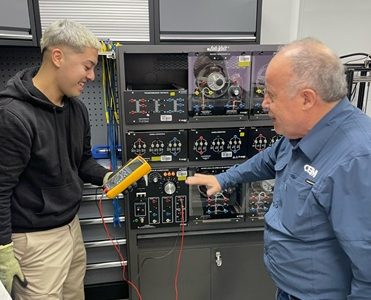 CEIM Iquique inaugura moderno taller de electricidad junto a estudiantes de la Escuela de Oficios Industriales