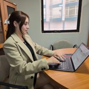 Defensoría logró absolución de ciudadana extranjera acusada de tráfico y que era inocente, basando argumentos con perspectiva de género