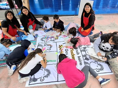 Dispositivos móviles de proyecto UNAP – Programa Originarias de ONU Mujeres: Visibilizando las niñeces en Feria itinerante de Plaza Arica