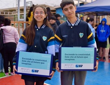 Más de 2.800 estudiantes de Tarapacá reciben notebooks con conexión a internet  gracias a Becas TIC, que busca acortar brechas y avanzar en equidad digital