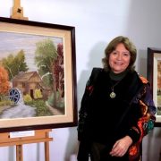 Periodista fundadora de este portal, muestra su faceta como bordadora. Expone 16 cuadros de arte textil, en Bordado Crewel