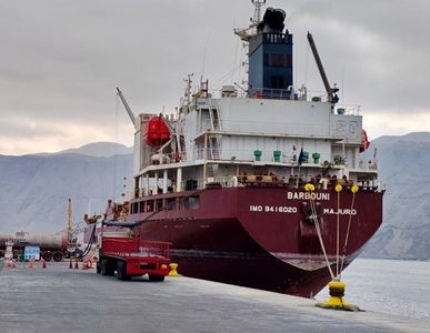 Puerto de Iquique diversifica operaciones con embarque  3 mil 500 toneladas de aceite de pescado hacia Bélgica