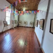 Ante buena acogida del público, muestra de Bordado Crewel seguirá en exhibición en la Casa Municipal de la Cultura