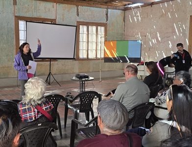 Diversidad de actores participaron en Humberstone en Taller en torno a memoria pampina y usos de tres espacios culturales y patrimoniales.