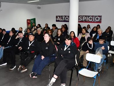 «Soy lo Imprevisto», obra colectiva de artistas con diversidad funcional, presentaron libro en Municipalidad de Alto Hospicio