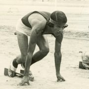 Iquiqueño Christian Zamora, lanzará fotolibro “La luna en el mar es agua”, en el que explora genealogía a través de cuatro generaciones de su familia