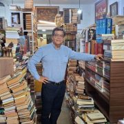 Premio Nacional de Historia, Sergio González Miranda lanza su primera novela en Iquique: «Claudina. Teatro, amor y revolución en la pampa salitrera»