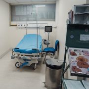 Refuerzan al Hospital de Iquique con nuevas camillas. Inversión total considera  la compra de 169 de estos iplementación y camas para pacientes