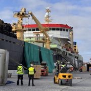Continúa recalada de buques factoría en el Puerto de Iquique. Nave Annelies Ilena en proceso de descarga de 4 mil 150 toneladas de jurel, caballa y jivia.