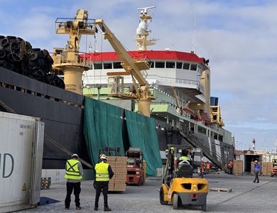 Continúa recalada de buques factoría en el Puerto de Iquique. Nave Annelies Ilena en proceso de descarga de 4 mil 150 toneladas de jurel, caballa y jivia.