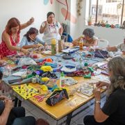 El arte y los oficios creativos al servicio de la transformación social: Entiende su función transformadora, capaz de generar reflexión y cambio a través de estos procesos 