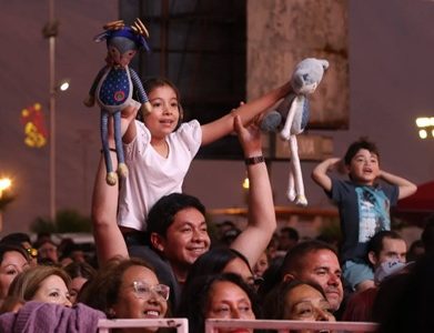 «Navidad Estelar» realizada en dos jornadas, cautivó a unas 15 mil personas que vibraron con la música y encuentro familiar 