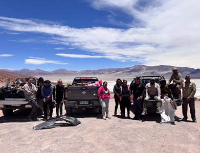 Media tonelada de basura en Parque Nacional Salar del Huasco, fue extraída por CONAF y la Municipalidad de Pica
