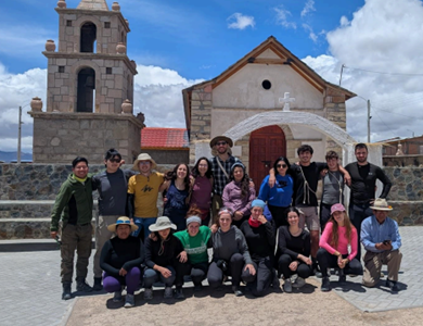 Comunidad Indígena Aymara de Cancosa recibió a estudiantes de Universidad de Navarra para conocer desafíos socioambientales en el Norte de Chile