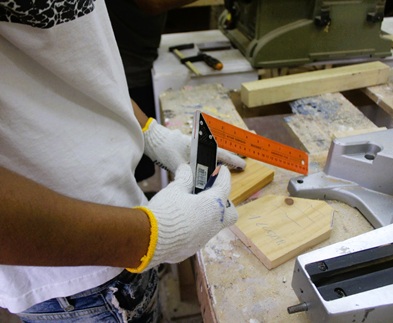 Jóvenes del Centro de Internación Juvenil aprenden oficio en taller de carpintería, iniciativa con valor social