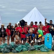 Con limpieza de playas Barrio Comercial 5 Esquinas inicia campeonato junior de Body Board, a realizarse 25 y 26 de febrero