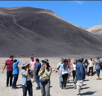 CONAF Tarapacá fortalece capacidades del sector turístico regional con seminario en Geoglifos de Pintados