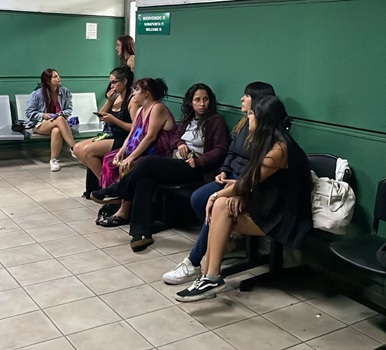 Cinco mujeres fueron detenidas en la Marcha pacífica del 8M en Iquique, luego de terminada la jornada