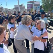 Delegada Regional Adriana Tapia se reunió con vecinos del sector Plaza Arica, para hablar de seguridad y migración.