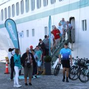 Crucero Artania arribó al Puerto de Iquique. Turistas realizaron visitas a Salitreras, Geoglifos de Pintados y localidad de Pica