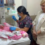 Lanzan campaña de vacunación en recién nacidos con la inoculación de la vacuna Nirsevimab, que ayuda a evitar fallecimientos y hospitalizaciones