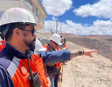 20 Pymes regionales participaron en visita técnica a Cerro Colorado para conocer los desafíos operacionales de la minería
