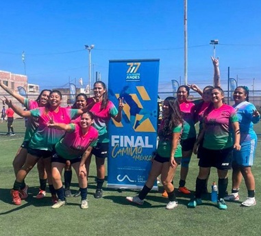Equipo femenino del SLEP integrado por docentes y asistentes de la educación clasifica a la final nacional de fútbol 7×7 tras ganar campeonato zonal