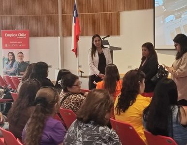 Mujeres de Tarapacá participaron en lanzamiento de Escuela Mujer Emprende 2026, orientada a fortalecer la autonomía económica