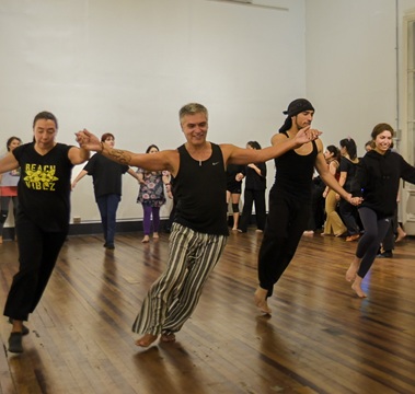 FINTDAZ 2026 impartirá residencia de Danza Moderna gratuita en Iquique, con clases en la Escuela Artística Violeta Parra.