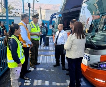 Seremi de Transportes, Carabineros y Senda, refuerzan fiscalización en Terminal Rodoviario de Iquique ante el fin de semana largo