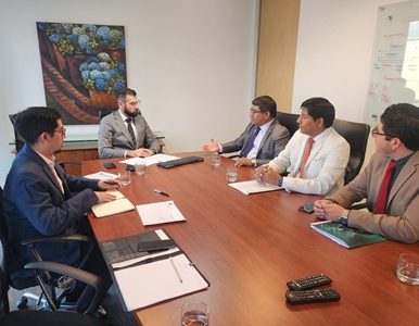Alcalde de Huara impulsa gestiones en Santiago para avanzar en proyectos sanitarios, energéticos y de seguridad, abordando iniciativas prioritarias