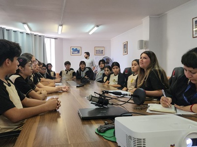 Estudiantes participan en mesas de conversación que recogen sus experiencias para incluir en el Plan Nacional de Entornos Seguros