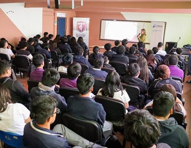  Estudiantes del Instituto Comercial de Iquique participaron en charla de orientación jurídica y responsabilidad penal adolescente