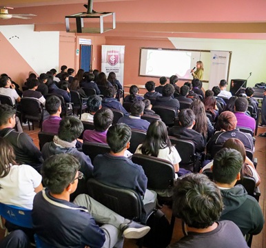  Estudiantes del Instituto Comercial de Iquique participaron en charla de orientación jurídica y responsabilidad penal adolescente