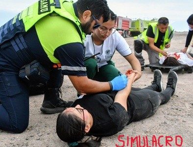 Simulacro de accidente aéreo movilizó a cerca de 100 estudiantes en el Aeropuerto Diego Aracena. Ejercicio puso a prueba protocolos de respuestas