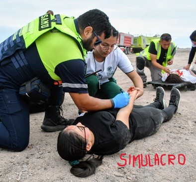 Simulacro de accidente aéreo movilizó a cerca de 100 estudiantes en el Aeropuerto Diego Aracena. Ejercicio puso a prueba protocolos de respuestas