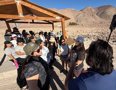 Educadoras de párvulo se capacitaron en arte rupestre en una salida pedagógica al Sitio Arqueológico Geoglifos de Pintados 