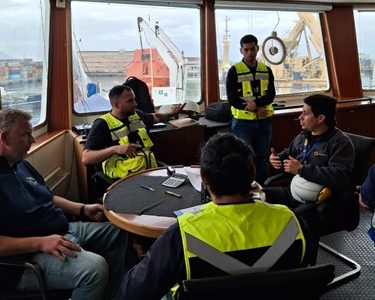 Sernapesca certifica cargamento de buque factoría alemán que recaló en Iquique