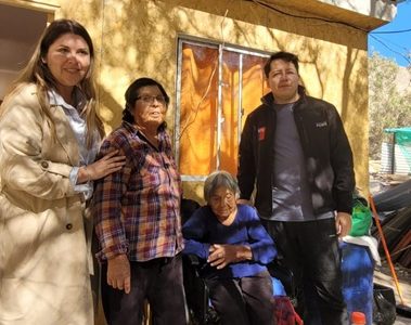Invierten más de $28 millones en mejorar viviendas de adultos mayores en la comuna de Camiña, mejorando la habitabilidad