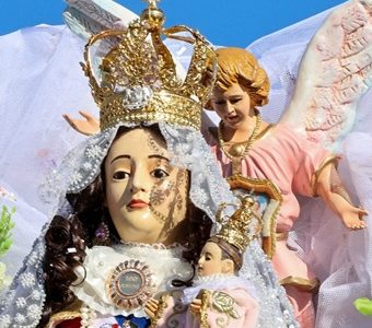 Nueva corona de la Virgen del Carmen, realizada por artesanos del Cusco, fue obsequiada por Federación de Bailes Religiosos del Santuario