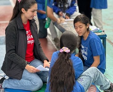145 estudiantes de  enseñanza básica y media de Tarapacá se la juegan por la buena convivencia en campamento de inglés del Mineduc