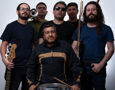 Lokos de Aká inicia celebración de sus 20 años con lanzamiento de “La Fiesta No Termina”, su primer disco en vivo