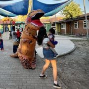 Funcionarios de Servicio de Protección a la Niñez exigen al Gobierno, participar en la negociación del pago por turnos de cuidado