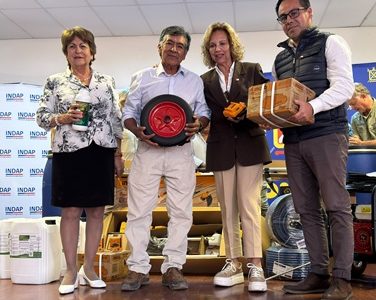 INDAP Tarapacá entregó equipamiento a agricultores para prevenir la mosca de la fruta en Pica y resguardar patrimonio fitosanitario