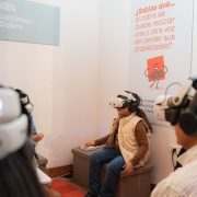 Exposición gratuita «La Magia del Cobre» llega a Iquique, con módulos interactivos, visores de realidad virtual, simuladores mineros y una muestra fotográfica