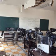 Gobernador Carvajal marca la pauta y solicita suspensión indefinida de clases hasta garantizar condiciones seguras en los establecimientos