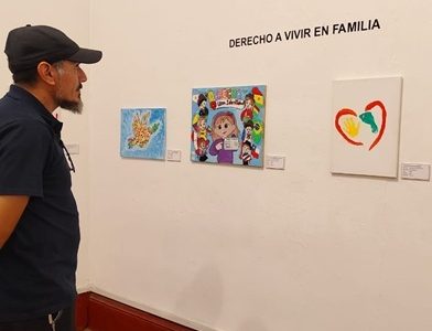 JUNJI abre exposición «Respetemos los Derechos de la Niñez en Tarapacá». Son 34 obras infantiles que llenan de color el Museo Regional de Iquique