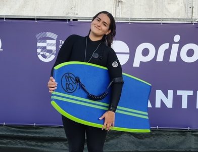 Iquiqueña Emiliana González, actual campeona nacional de bodyboard, se posiciona entre las 10 mejores del Mundo.